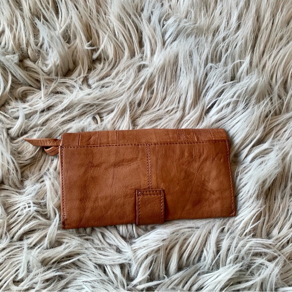 ASOS Leather Tuck Lock wallet purse tan color - Picture 2 of 5